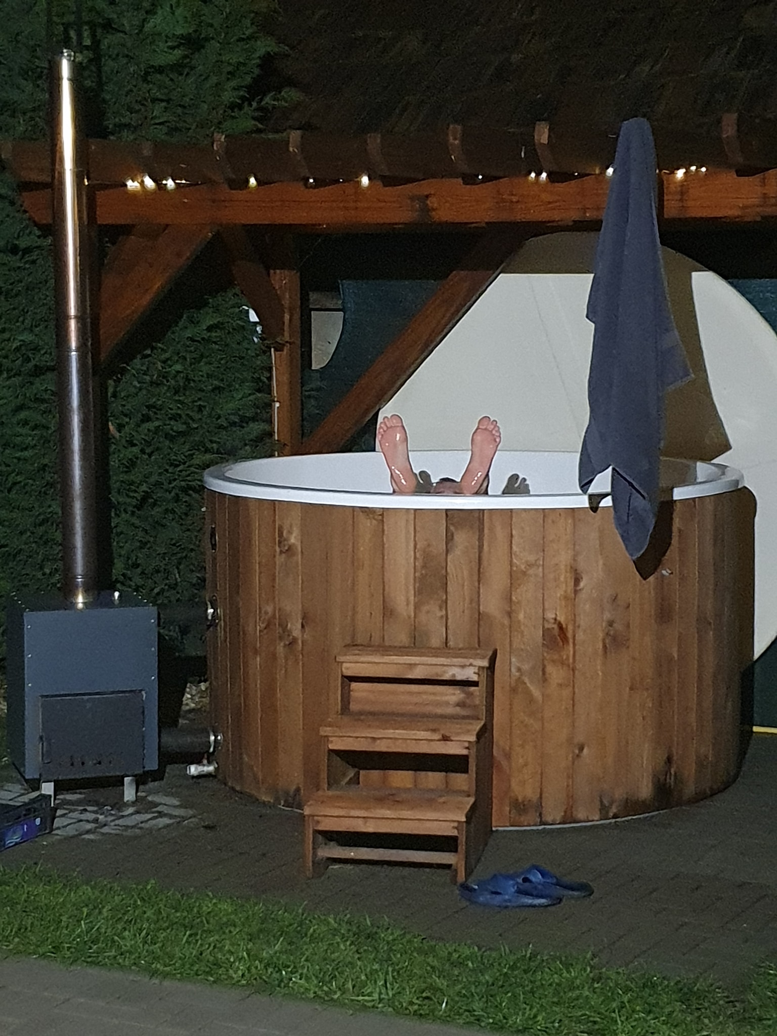 Kerek dézsafürdő, 2 m – Szigetelt, alapszín színválasztékának illusztrációja